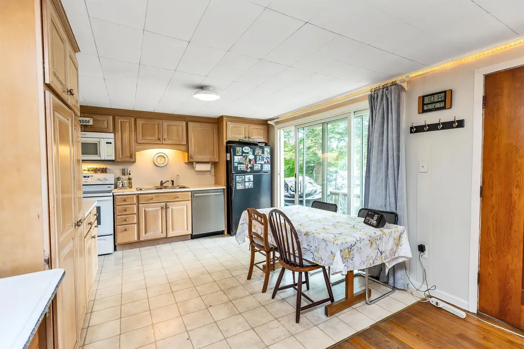 16 Clark Island Road Amherst NH 03031