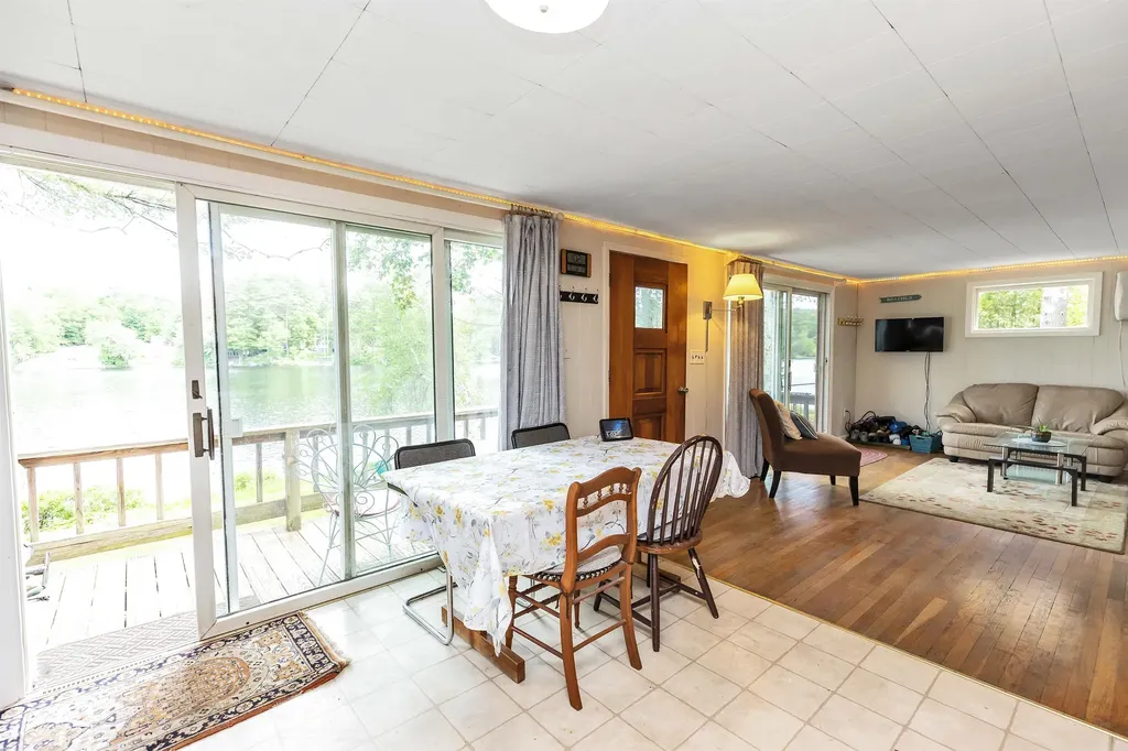 16 Clark Island Road Amherst NH 03031