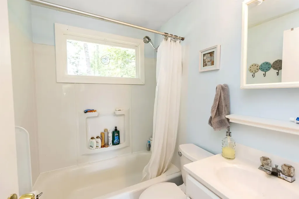 16 Clark Island Road Amherst NH 03031