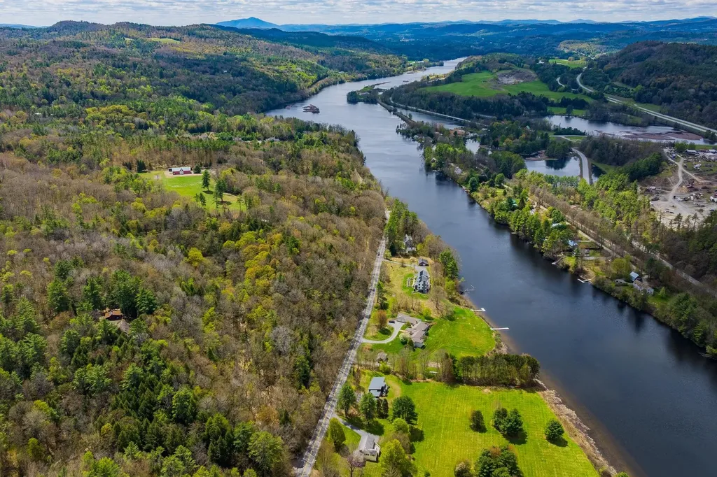 32 River Road Hanover NH 03755