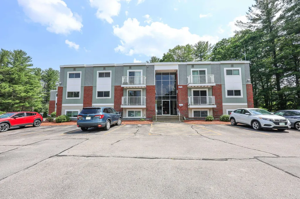 152 L Capitol Hill Drive Londonderry NH 03053