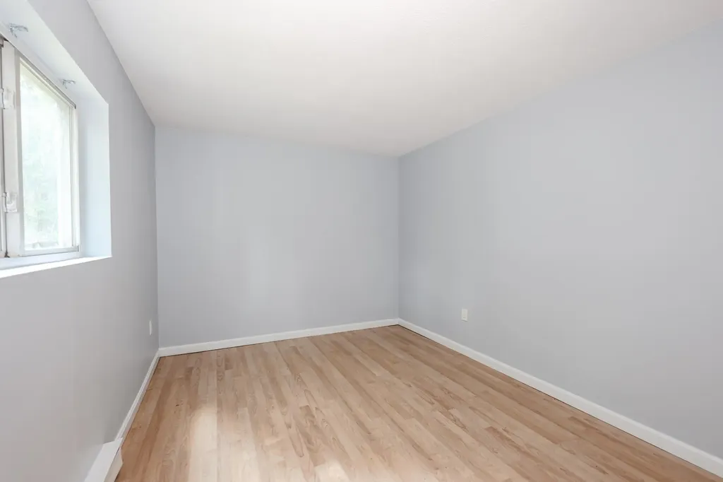 152 L Capitol Hill Drive Londonderry NH 03053