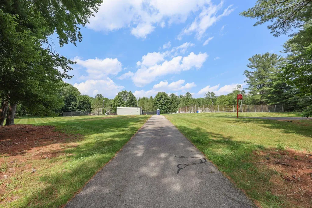 152 L Capitol Hill Drive Londonderry NH 03053