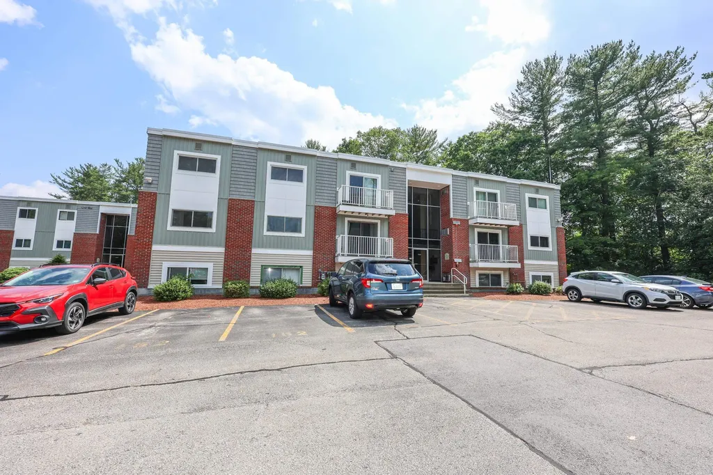 152 L Capitol Hill Drive Londonderry NH 03053