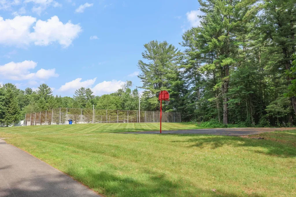 152 L Capitol Hill Drive Londonderry NH 03053