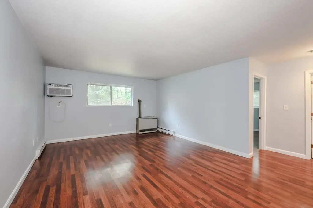 152 L Capitol Hill Drive Londonderry NH 03053