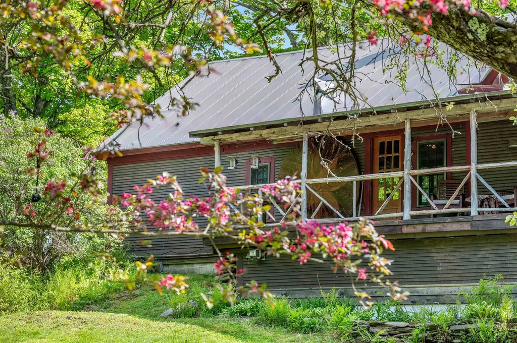 2818 Route 65 Brookfield VT 05036