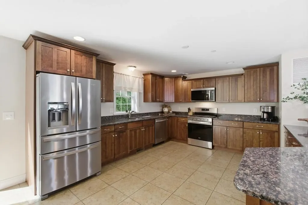 4 Aster Court Hudson NH 03051