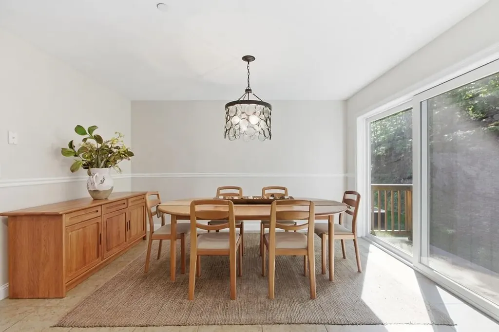 4 Aster Court Hudson NH 03051
