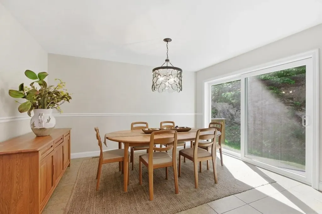4 Aster Court Hudson NH 03051