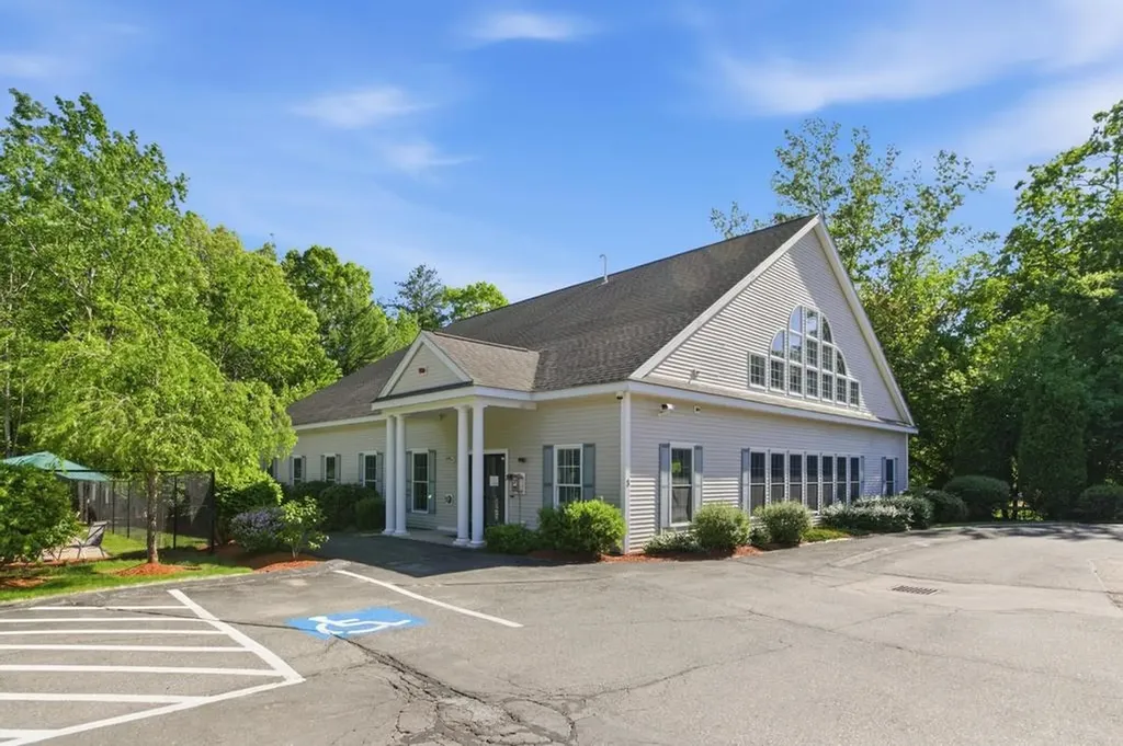 4 Aster Court Hudson NH 03051