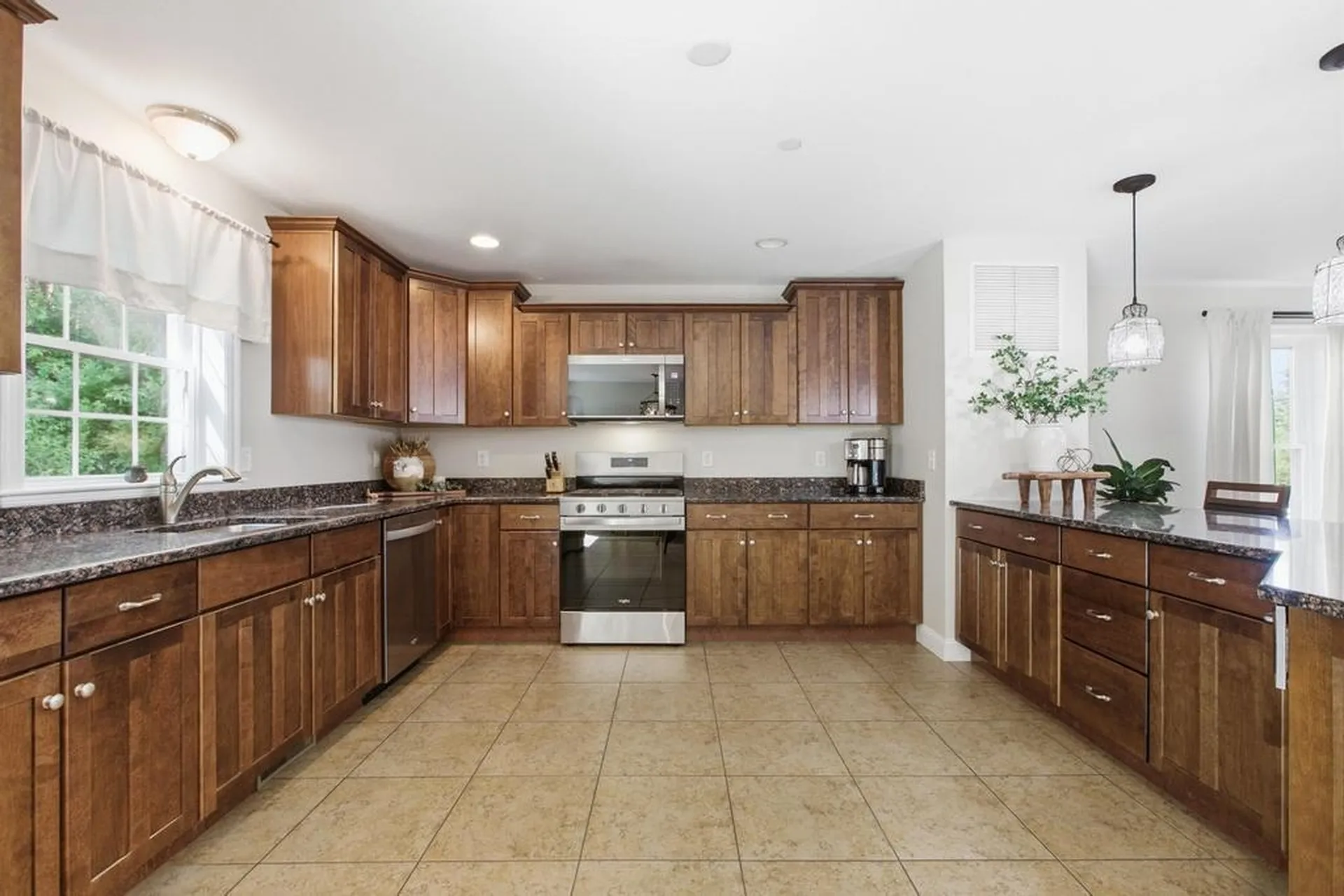 4 Aster Court Hudson NH 03051