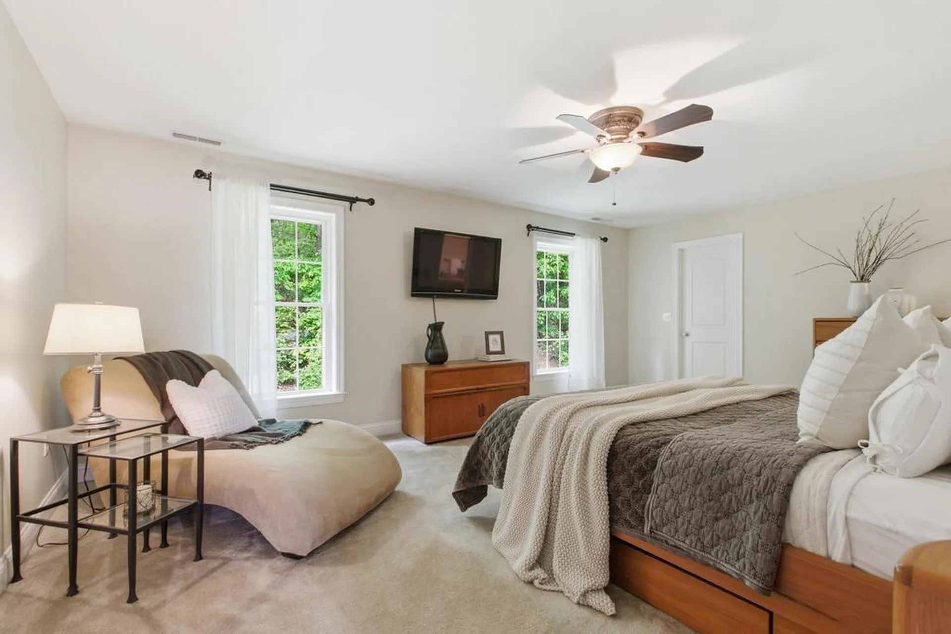 4 Aster Court Hudson NH 03051