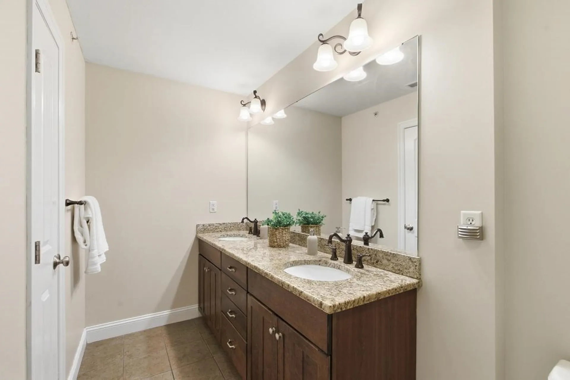 4 Aster Court Hudson NH 03051