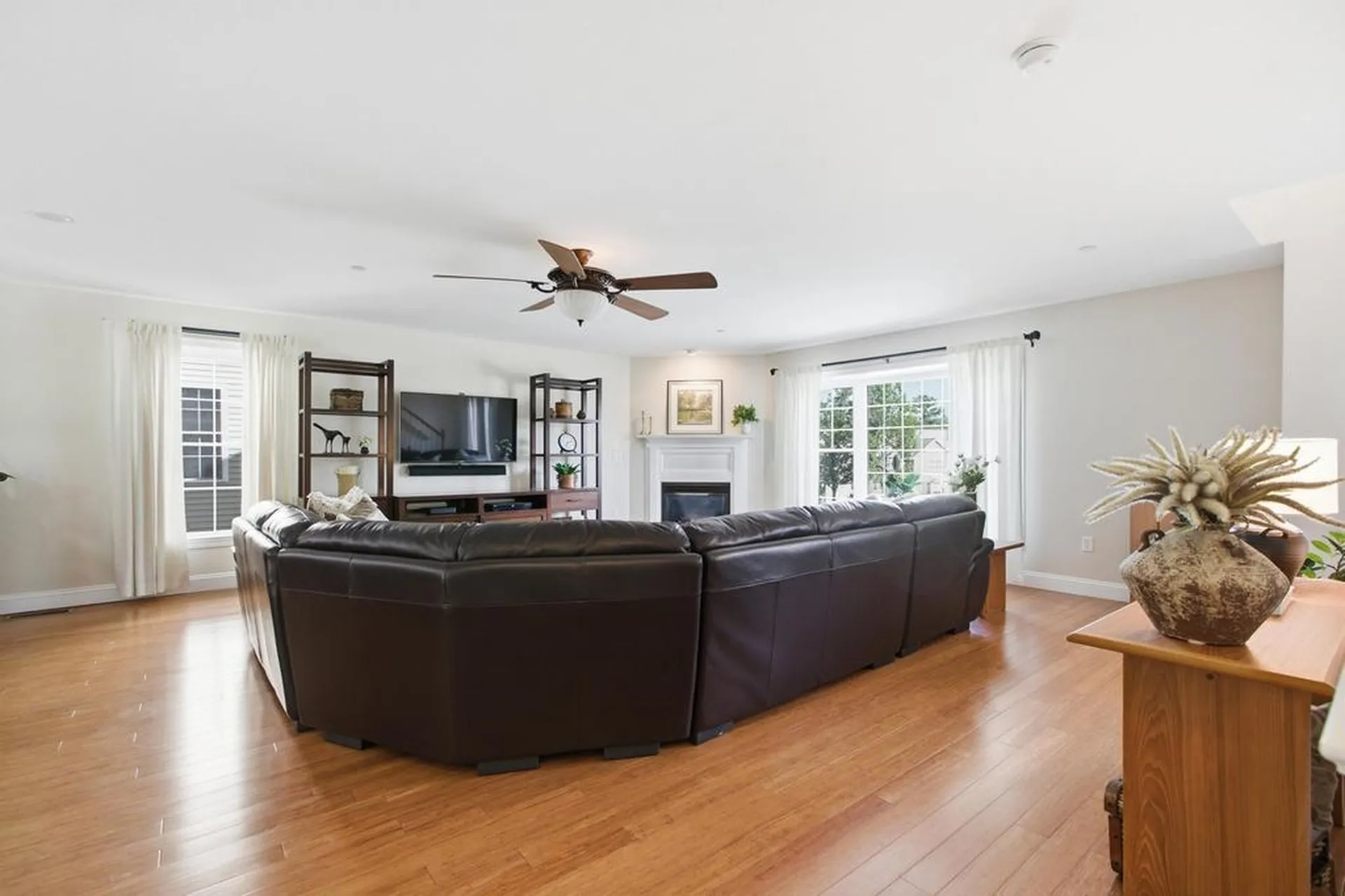 4 Aster Court Hudson NH 03051