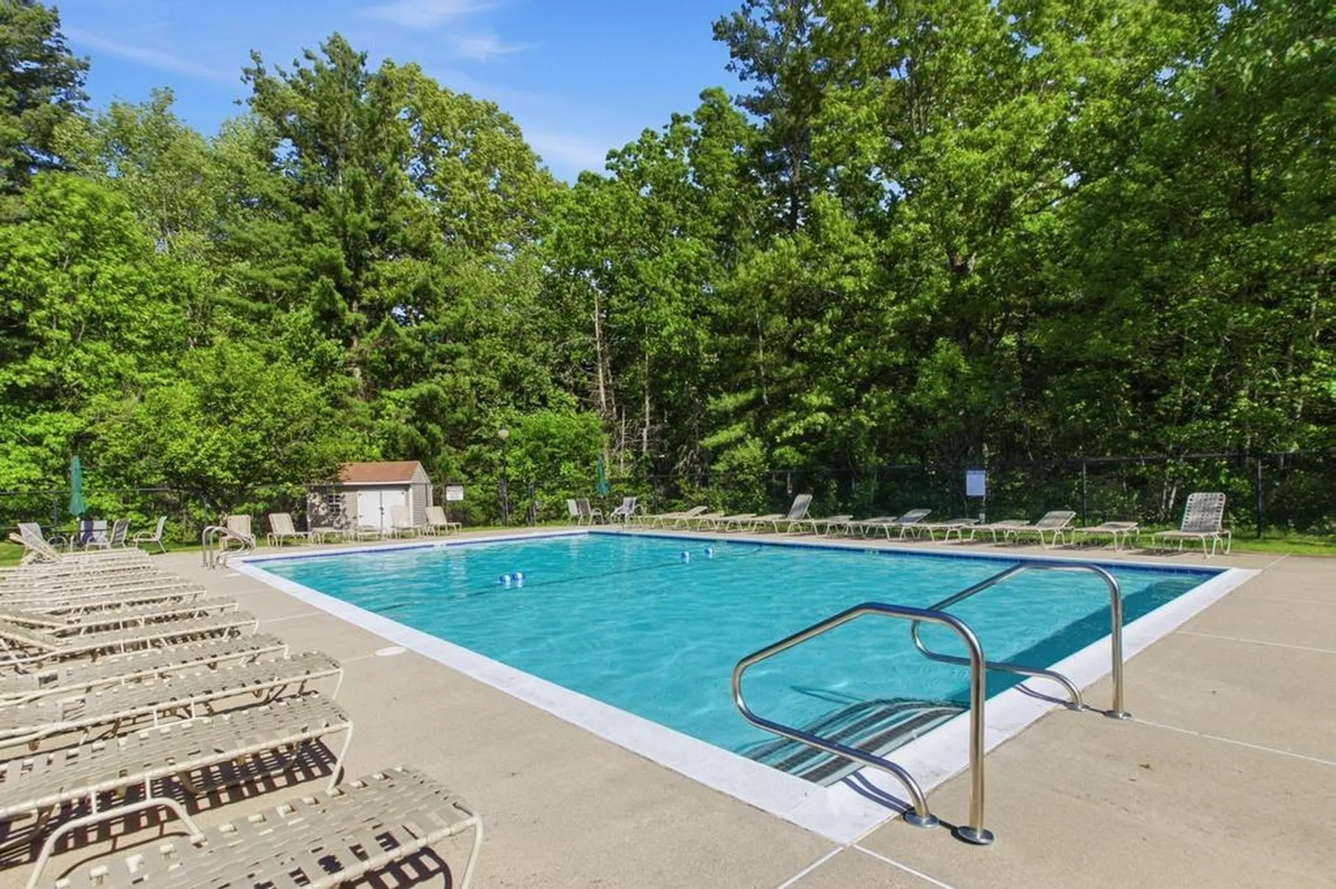 4 Aster Court Hudson NH 03051