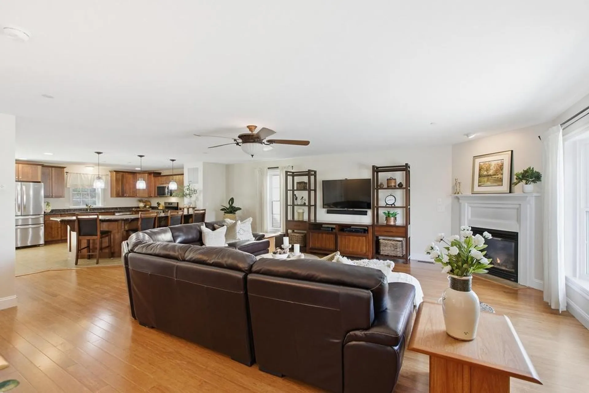 4 Aster Court Hudson NH 03051