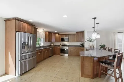 4 Aster Court Hudson NH 03051