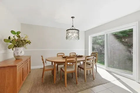 4 Aster Court Hudson NH 03051