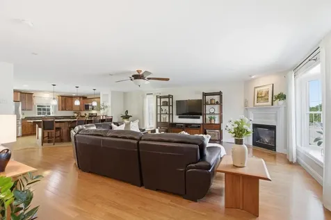 4 Aster Court Hudson NH 03051
