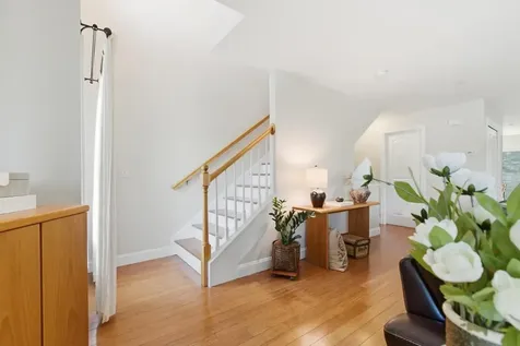 4 Aster Court Hudson NH 03051