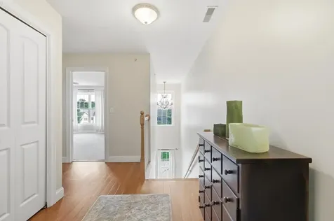 4 Aster Court Hudson NH 03051