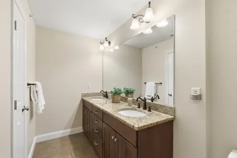 4 Aster Court Hudson NH 03051