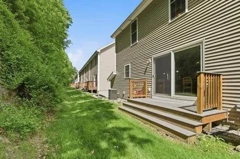 4 Aster Court Hudson NH 03051