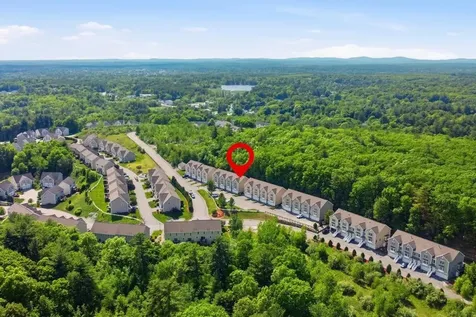 4 Aster Court Hudson NH 03051
