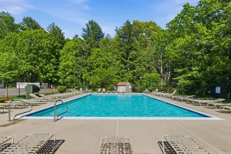 4 Aster Court Hudson NH 03051