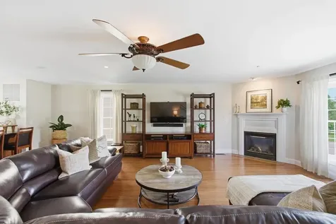 4 Aster Court Hudson NH 03051