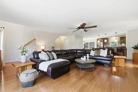 4 Aster Court Hudson NH 03051