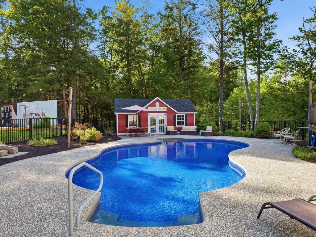 11 Bancroft Circle Mont Vernon NH 03057