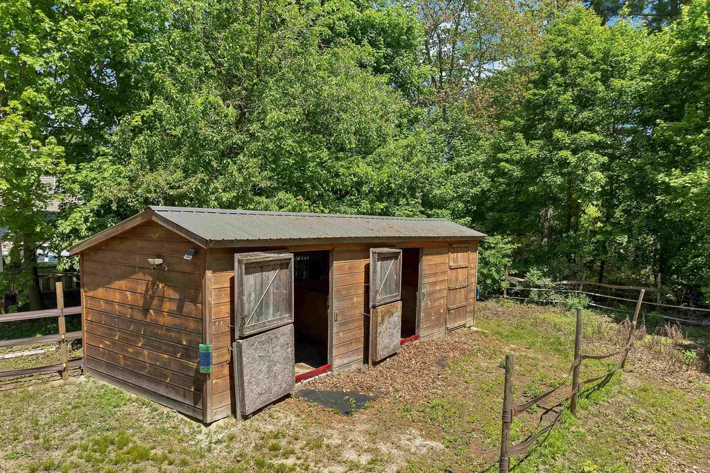 11 Grove Street Derry NH 03038