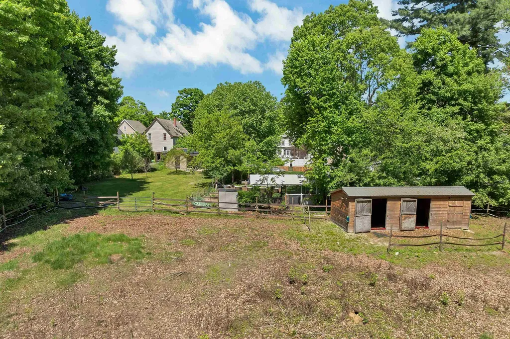 11 Grove Street Derry NH 03038