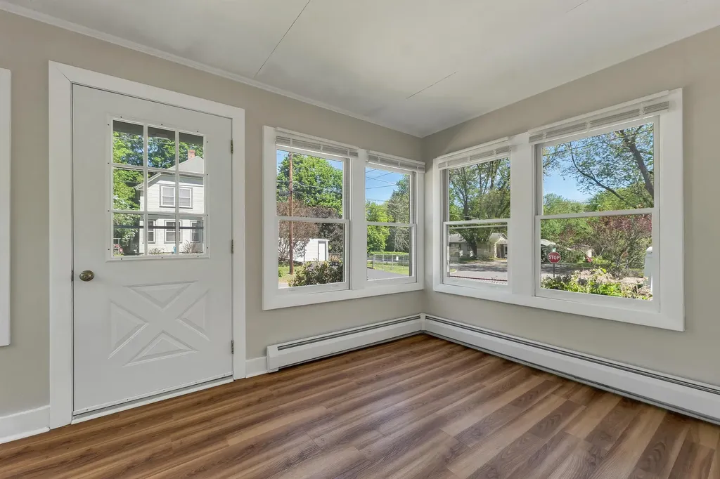 11 Grove Street Derry NH 03038
