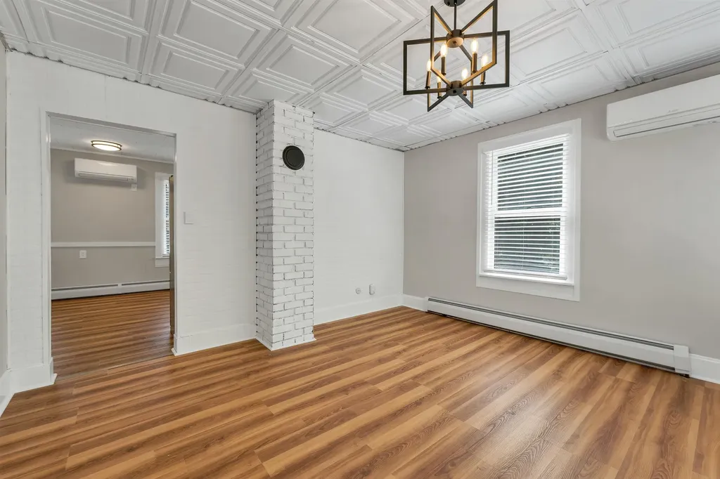 11 Grove Street Derry NH 03038
