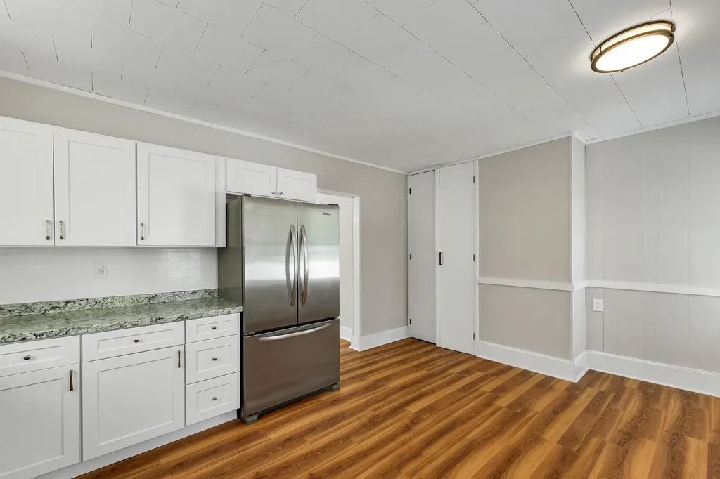 11 Grove Street Derry NH 03038