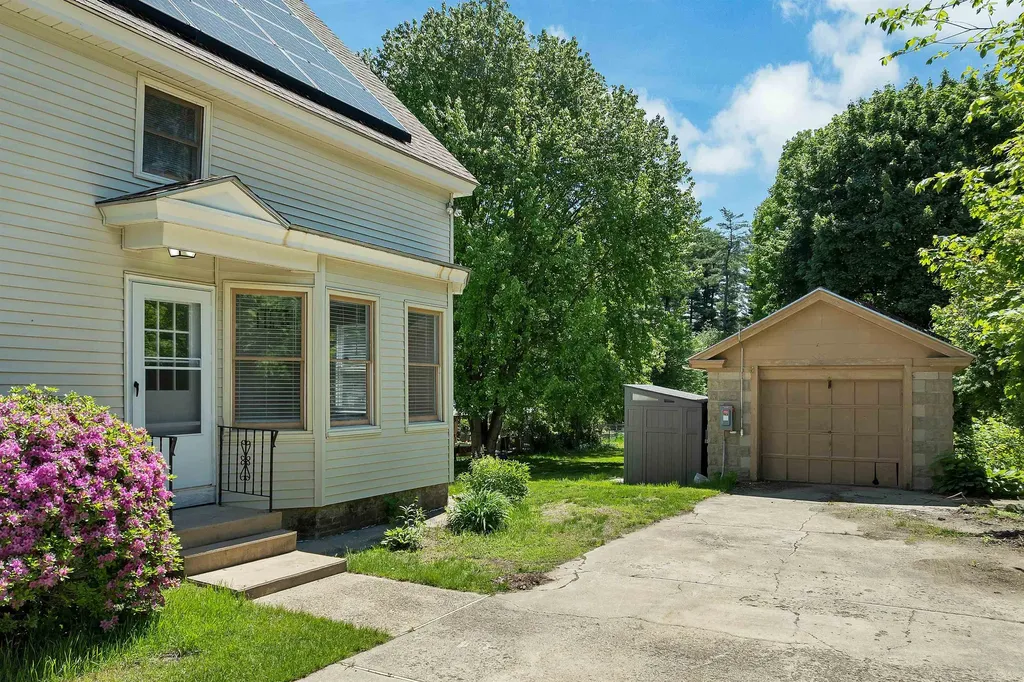 11 Grove Street Derry NH 03038