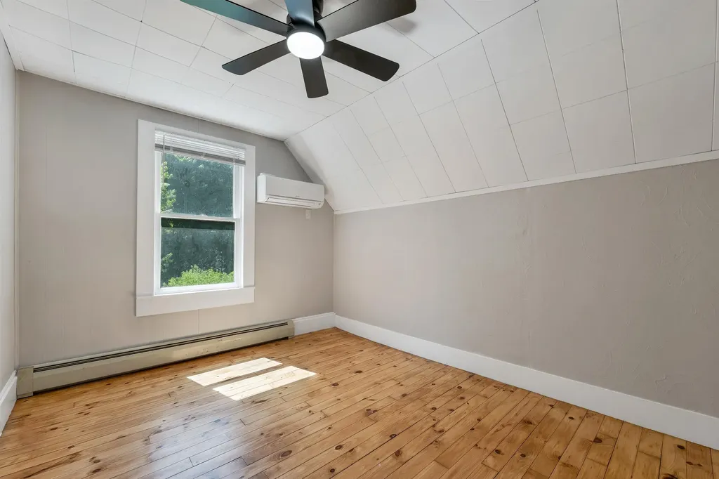 11 Grove Street Derry NH 03038