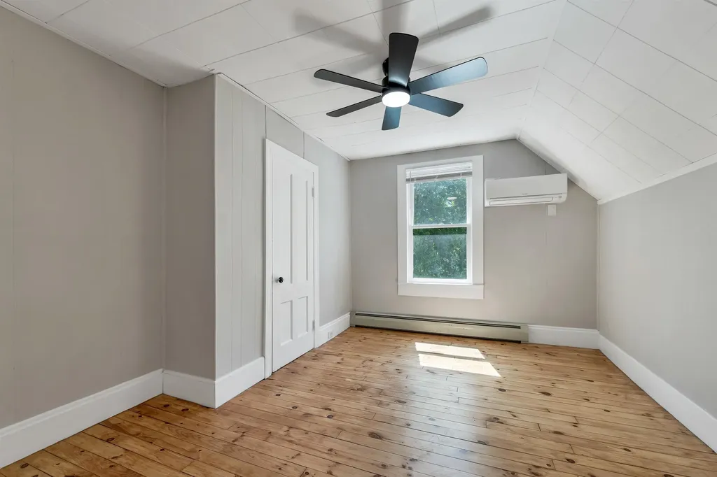 11 Grove Street Derry NH 03038