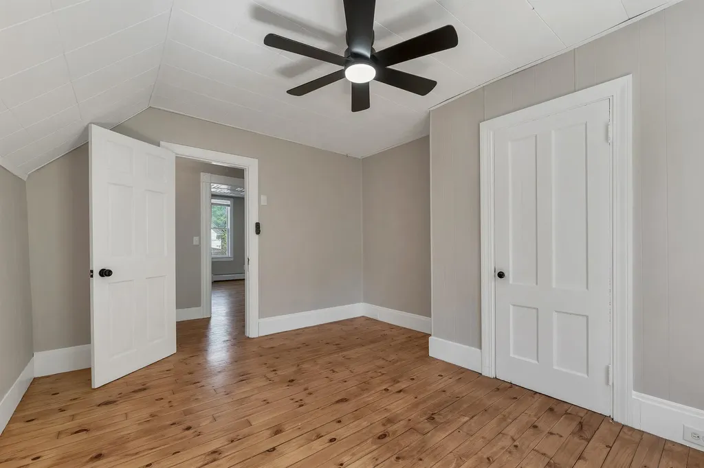 11 Grove Street Derry NH 03038