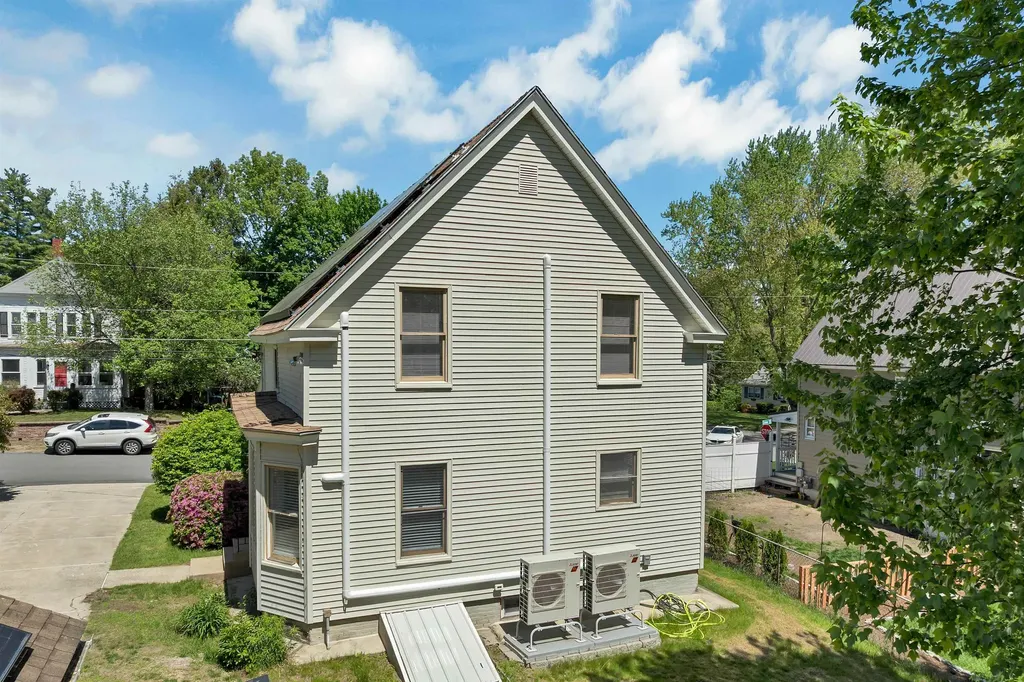 11 Grove Street Derry NH 03038