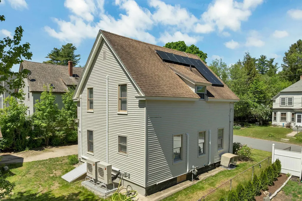 11 Grove Street Derry NH 03038