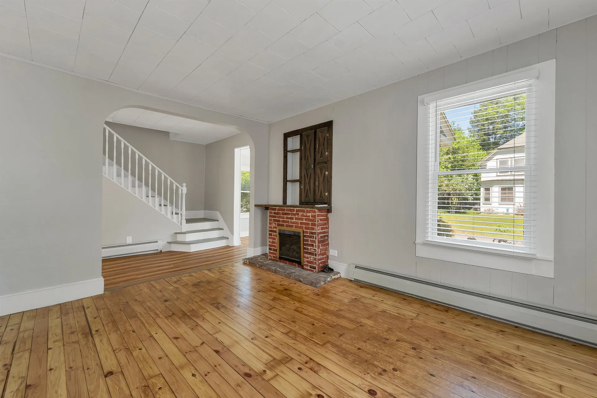 11 Grove Street Derry NH 03038