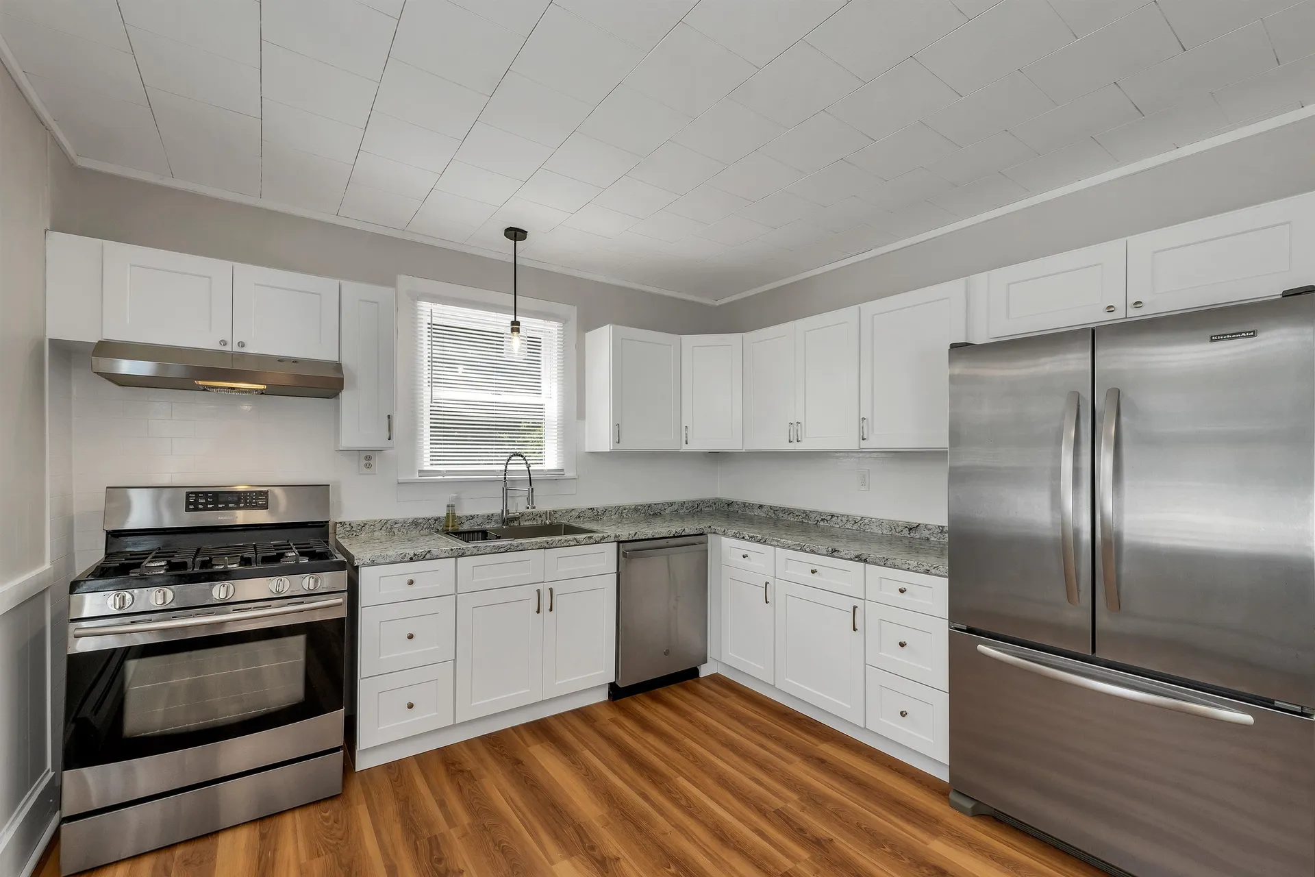 11 Grove Street Derry NH 03038