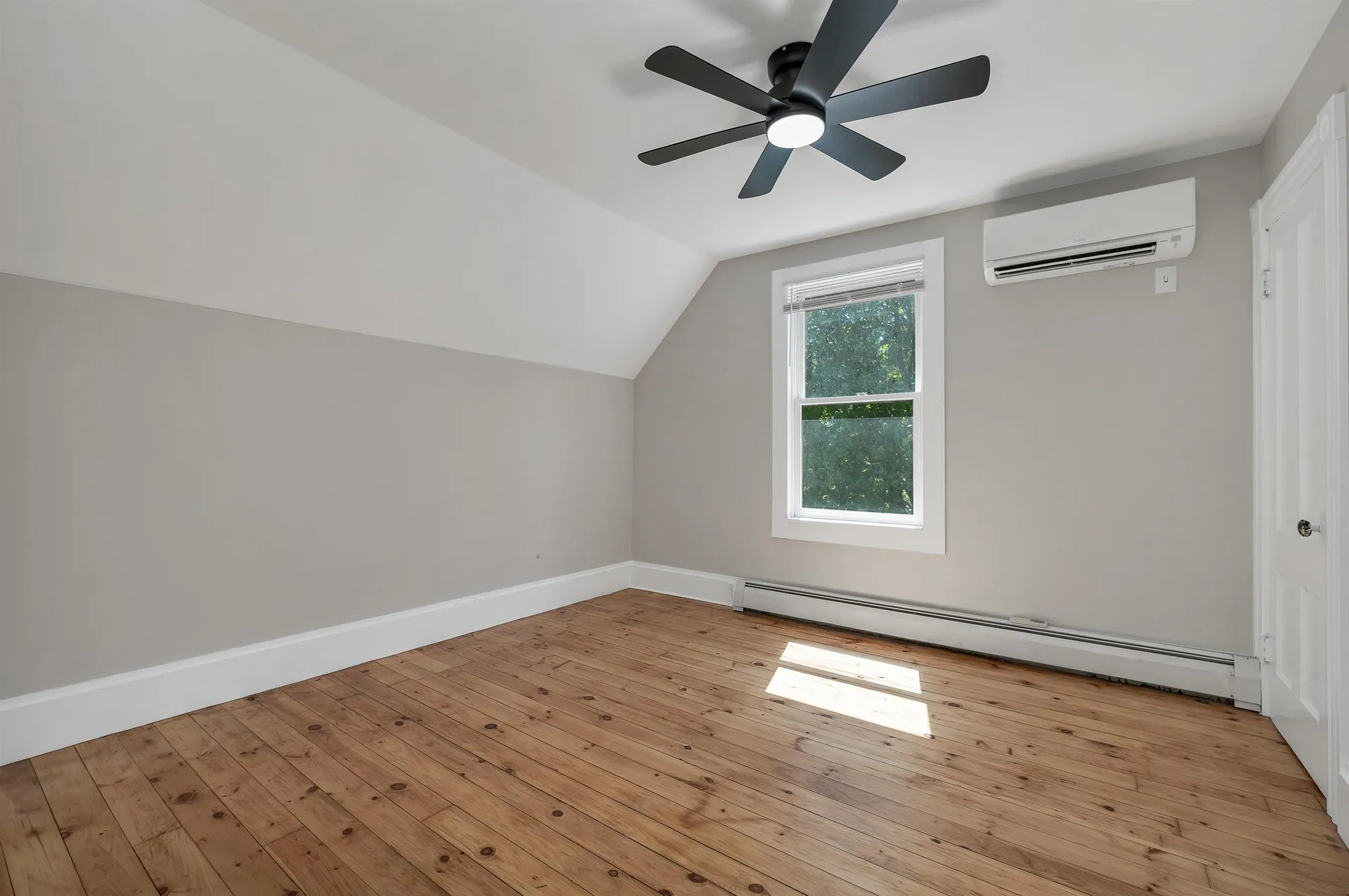 11 Grove Street Derry NH 03038