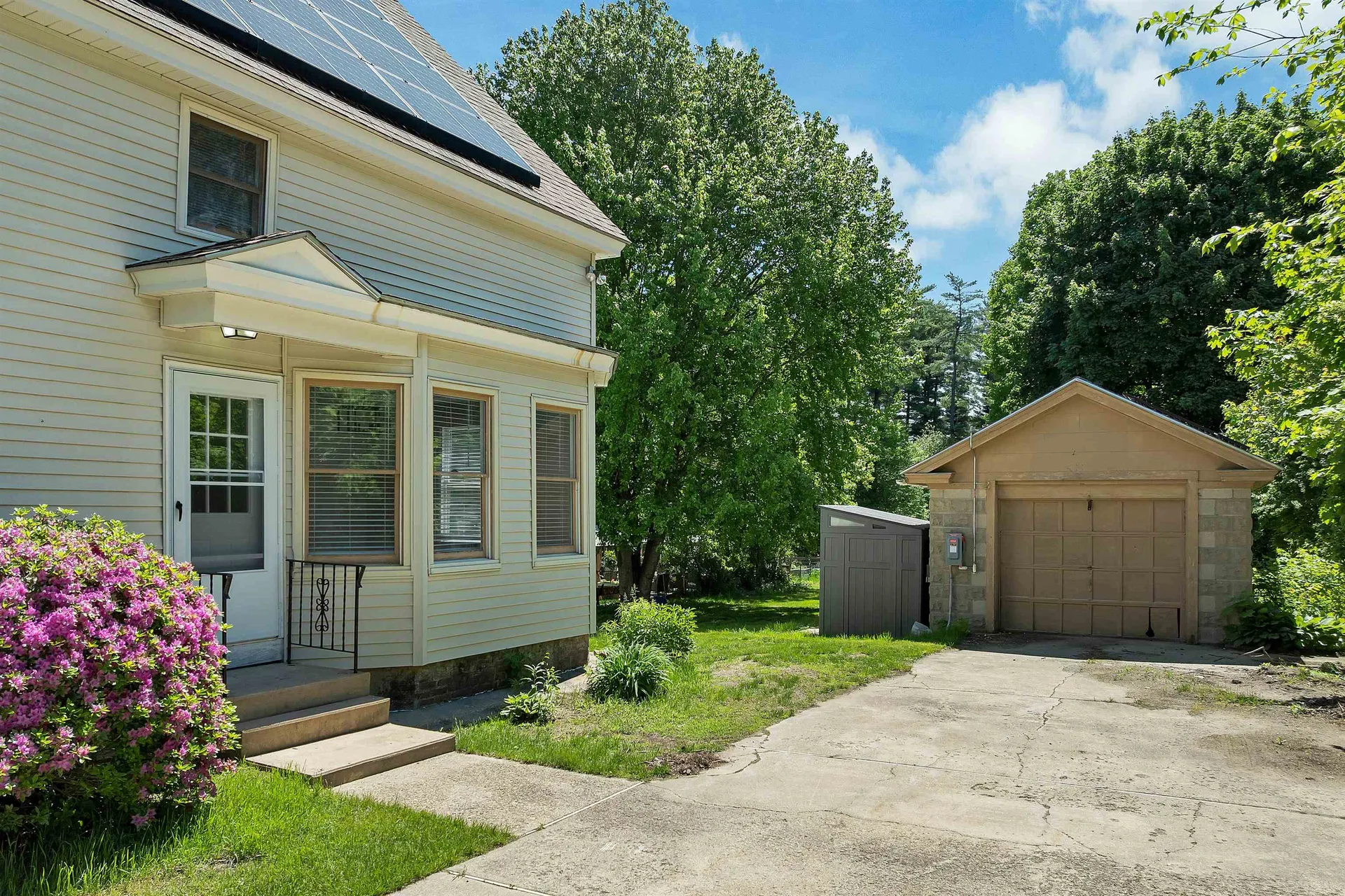11 Grove Street Derry NH 03038