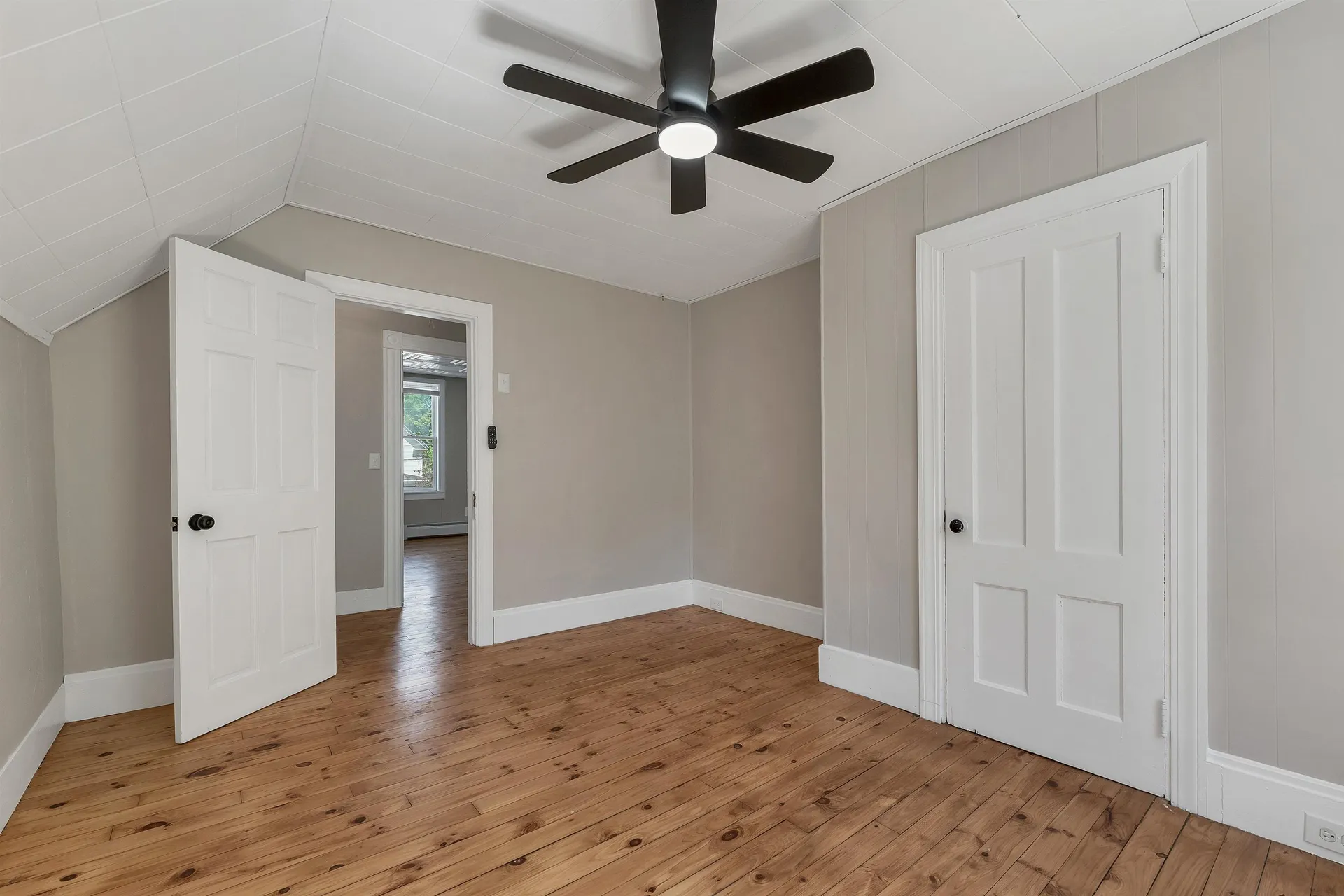 11 Grove Street Derry NH 03038
