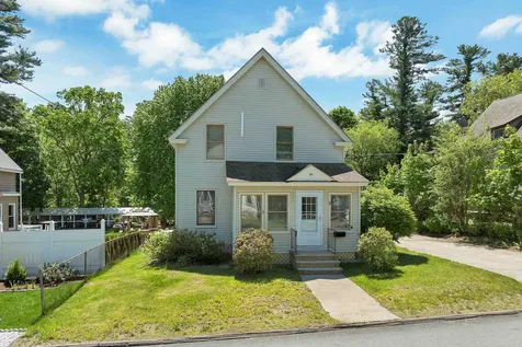 11 Grove Street Derry NH 03038